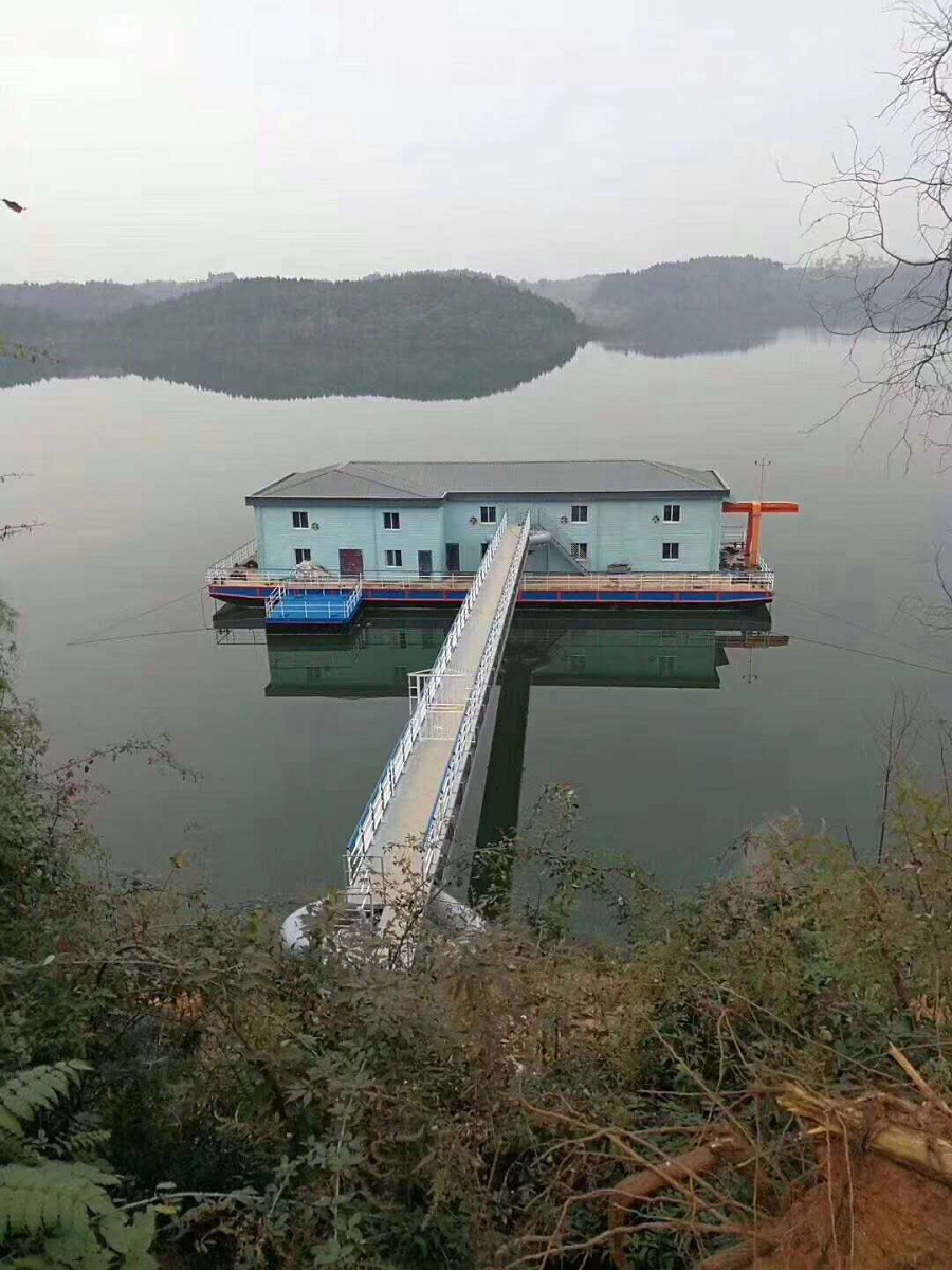 綿陽水務集團燕兒河水廠取水浮船.jpg